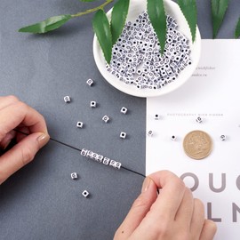 FASHEWELRY 200Pcs Cube White Acrylic Letter Beads 5x5x5mm Letter G Alphabet Beads for DIY Bracelet Necklace Jewelry Making