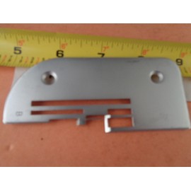 For Toyota, For White Needle Plate B Roll hem TOYOTA 6300 6600 Overlockers White SL34,634D, 7234, 7934