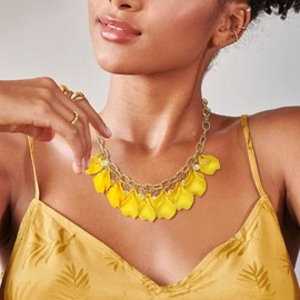 Flyonce Flower Petal Necklace for Women, Yellow Acrylic Beaded Boho Statement Floral Petals Collar Necklaces for Summer Beach Holiday