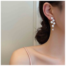 Yheakne Boho Pearl Drop Dangle Earrings Grape Pearl Tassel Earrings Gold Cluster Pearl Stud Earrings Vintage Earrings Jewellery for Women and Girls, Alloy Steel