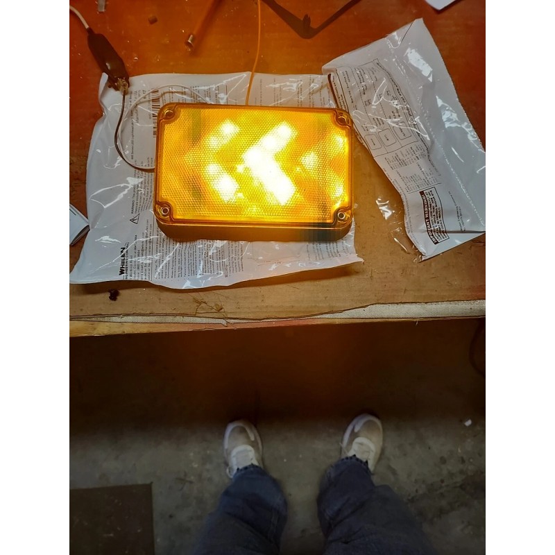 Whelen 600 4 X 6 ARROW 604T