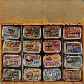 werdecade 8Pcs Mini Vintage Desserts Tin Trinket Jewelry Organizer Storage Box Decorative Boxes Small Metal Tins with Hinged Lids Portable Box Containers Small Storage Kit (Vintage Dessert)