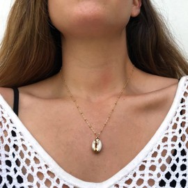 Aneneiceera Boho Shell Scallop Pendant Choker Necklace Beach Natural Shell Necklace Adjustable Gold Cable Chain Handmade Jewellery for Women Girls