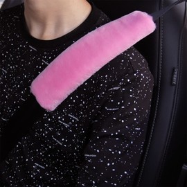 2Pcs Fluffy Car Seat Belt Pads Plush Seat Belt Strap Cover Soft Faux Fur Seat Belt Shoulder Strap Cover Harness Pad Comfort Travel Cushion Safety Belts Cover Seatbelt Protector for Kids Adult
