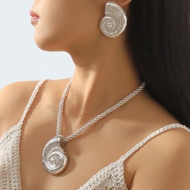 VRNGI Beach Jewelry for Women Seashell Necklace Gold Starfish Necklace Beach Necklaces for Women Surfer Puka Shell Necklaces for Women Summer Beachy Seashell Jewelry (Style I)