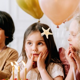 Kichvoe Pack of 4 Beach Star Hair Clips Starfish Hair Pins Mermaid Hair Clips Beach Hair Accessories Cute Headwear for Girls Random Size Colour