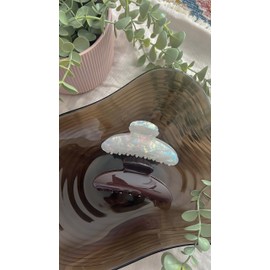 Comfort Fashionably 2Pcs Brown Peral White Hair Clip Set - Red Claw Clip Nonslip Brown White Peral Clip Hair Accessories,Large Claw Clips for Thin Thick Hair,Perfect for Daily Wear, Parties