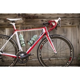 CamelBak Podium Chill Insulated Bike Water Bottle 21 oz, Pink/Ultramarine