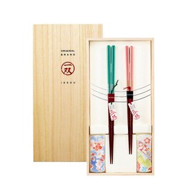 Yamaga Lacquerware Shop 1 Pair Gift Chopsticks and Chopsticks Rest Set, Honoka Birthday, Lacquered Present, Father's Day, Mother's Day, Respect for the Aged Day, Household Celebration, Souvenir, Stylish, Wooden Chopsticks