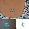 Universo en Linea Collar Dije Media Luna Nubes Brilla Oscuridad