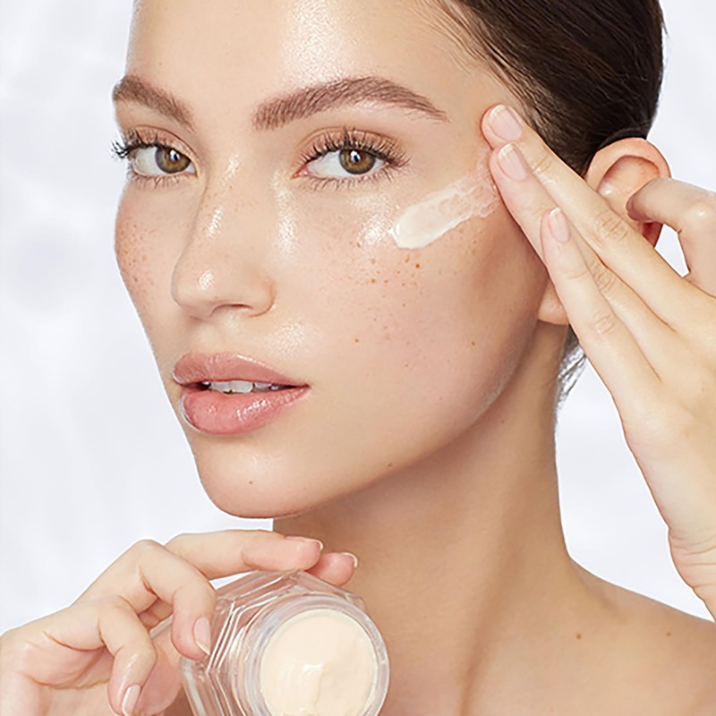 Charlotte Tilbury Magic Eye Rescue - Smoothing & Hydrating Under