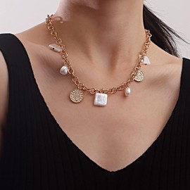 Shell Necklace for Women Gold Seashell Necklace Starfish Charm Necklace Beach Vacation Essentials Summer Outfits for Women 2025