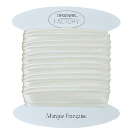 Beautiful satin piping ribbon - ideal for refined finishes, for attaching between 2 fabrics or on the edge of your creations. (By 10 metres, ecru)