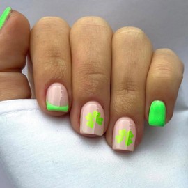 St Patrick's Day Press on Nails Short with Shamrock Design - Four Leaf Clover French Manicure Nails, Reusable Natural Acrylic False Nails, Stick on Nails for Women Girls Gift, Glue on Nails Kit 24pcs