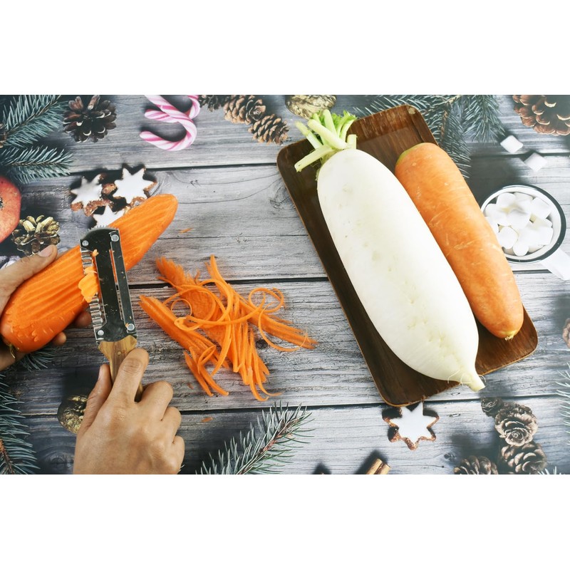 3-in-1 Kitchen Peeler, Scrabber & Grater: a cutting tool with