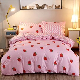 Freyamy Children's Bed Linen 100 x 135 cm 2-Piece Pink Red Cartoon Strawberry Children's Reversible Bed Linen Brushed Microfibre Soft Girls Bedding Sets Duvet Cover with Zip and Pillowcase 40 x 60 cm