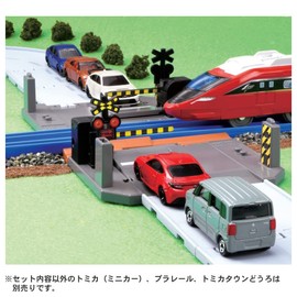 Takara Tomy Tomica Gift Tomy Town Train Crossing Mini Car Toy for Ages 3 and Up