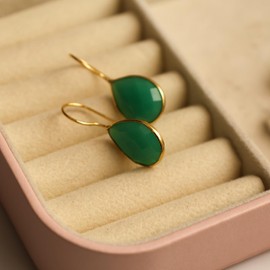 Gempires Pear Shaped Teardrop Crystal Earrings, Bezel Earring, Natural Gemstone Dangle Drop Earrings, Minimal, Everyday Wear, Gift for Her (Length 1.25 inch) (Chrysophrase Onyx)