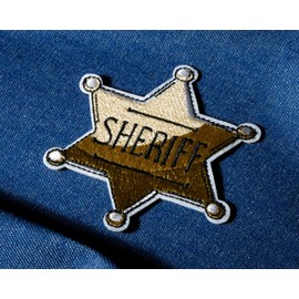 2 X Sheriff Badge Iron-On Patch – 7 x 7cm Gold Star Embroidered Western Law Patch – Cowboy Costume, Cosplay & DIY Applique for Jackets, Bags & Vests