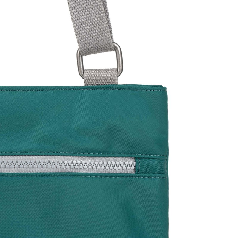 ROKA London Moorgate Laptop Crossbody Bag (Teal)