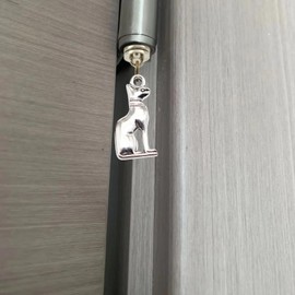 Silver Hinge Head Home Decoration Dog,Magnetic Hinge Dropper Hanging,Magnetic Hinge Head Toppers,Door Hinge Pin Topper (Silver)
