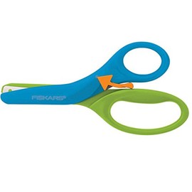 Fiskars Training Scissors for Kids 3+ with Easy Grip - Toddler Safety Scissors for School or Crafting - Back to School Supplies (Color may Vary)