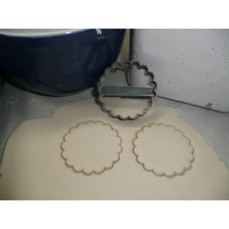 AJT SCALLOPED CIRCLE SHAPE FOR JAM FILLED LINZER COOKIE CUTTER