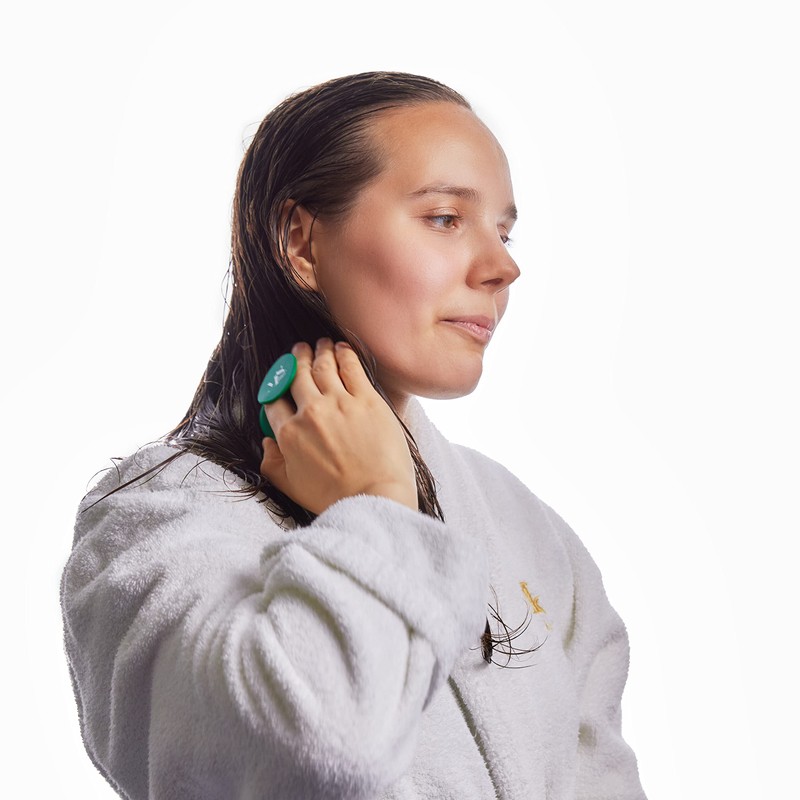 Margot Schmitt The fabulous garden head massage brush