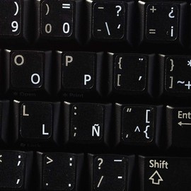 Pegatinas para teclado en español (latinoamericano) con letras blancas sobre fondo transparente