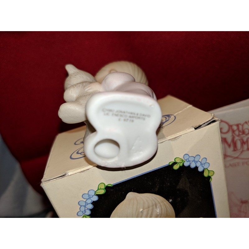 Precious Moments Figurine ~ Jesus Loves Me ~ Boy #E-9278