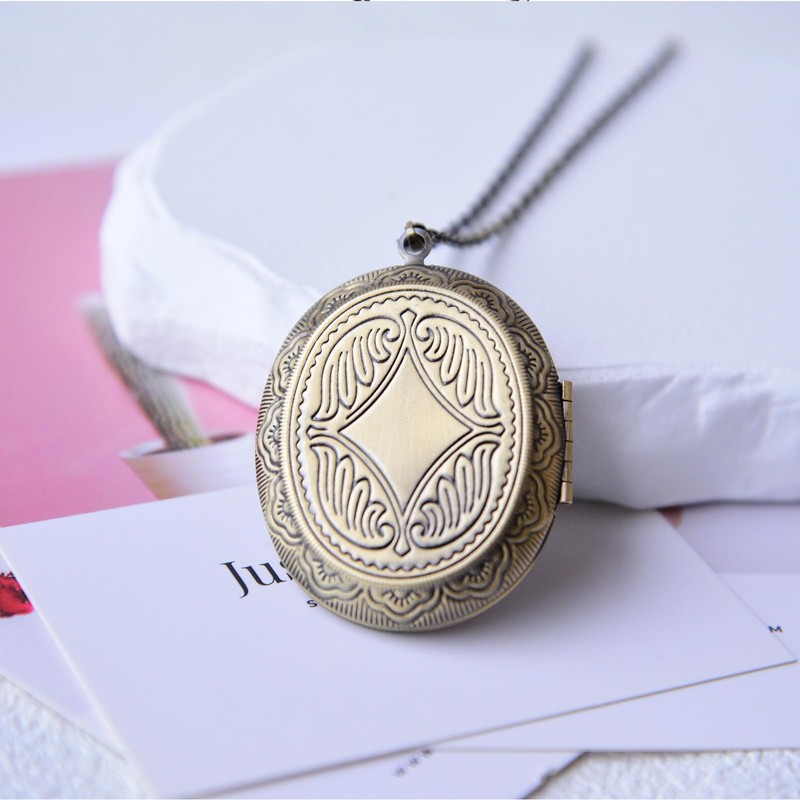 THSOGO Vintage Photo Locket Necklace Handmade Pressed Flower Locket Necklace