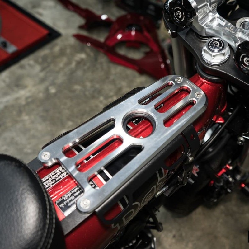 Revolution Honda Ducks 125 Center Carrier/REVOLUTION Tank Guard 2D CNC