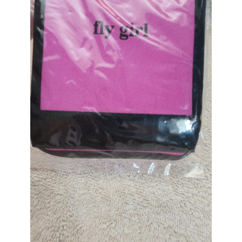 Inventive Travelware " fly girl " Fuchsia Eye-d Handle Wrap