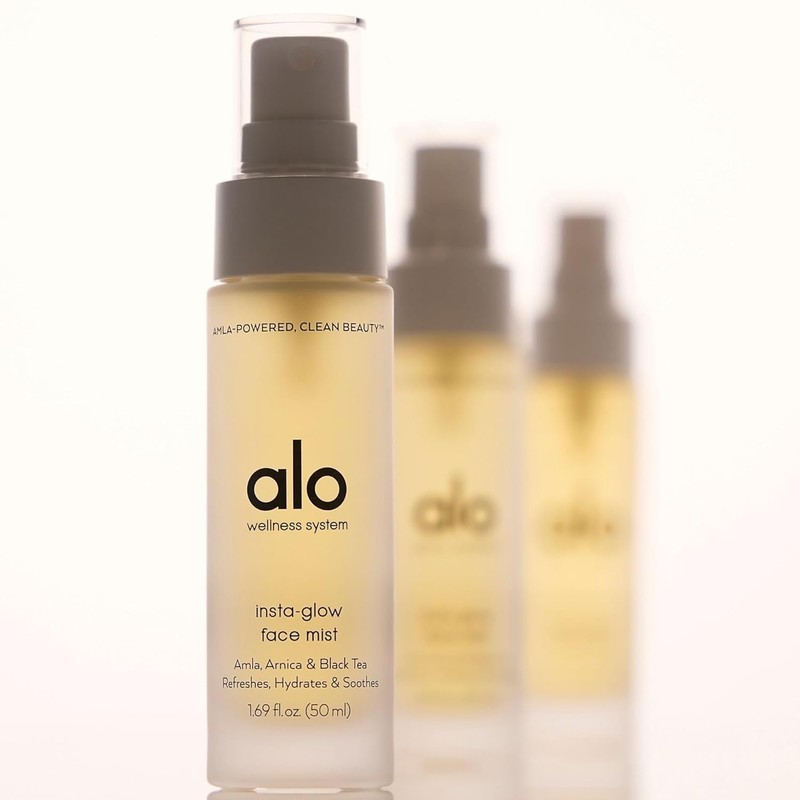 Alo Yoga Insta Glow Face Mist - Restores moisture and