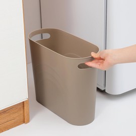 rejomiik - Bote de basura pequeño y delgado, cesta de basura de plástico con asas, contenedor de 3.5 galones para espacios estrechos, baño, recámara, cocina, oficina en casa, 2 unidades, color caqui