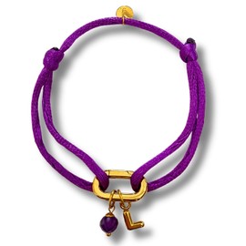 happymaker - Armband Personalisiert, Charm Armband mit Buchstaben Anhänger und Edelstein, Amethyst und vergoldeter Edelstahl Buchstabe mit Satinband in lila, handgefertigt in Deutschland