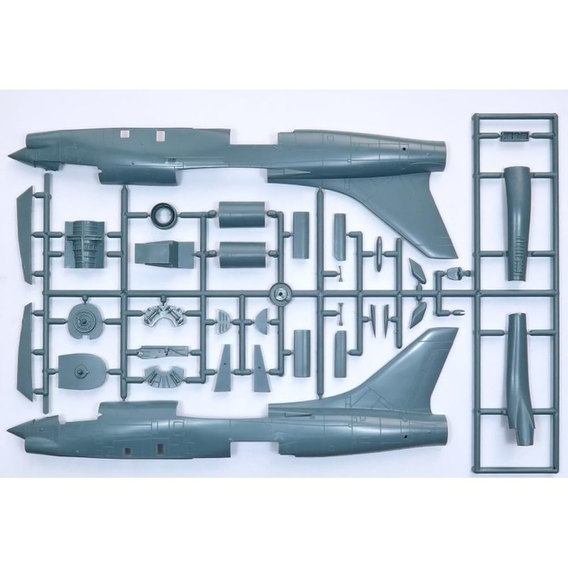 Sword SWD72150 1/72 American RF-8G Crusader Vietnam Plastic Model