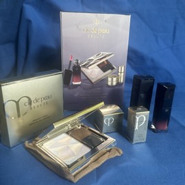 Clé de Peau Beauté Cle de Peau Beaute in The Glow Collection Gift Set Luminizing Face Enchancer  11