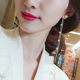 Yienate Long Pearl Tassel Drop Dangle Earrings Boho Faux Pearl Dangle Earrings Front Back Pearl Earrings Stud Silver Pearl Wedding Prom Earrings Jewellery for Women and Girls