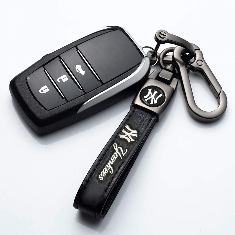 WiiFiive Leather Car Keychain for Yankees Baseball Fans, Yankees Metal
