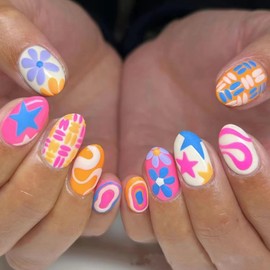 CEWEWP Short Press on Nails Almond Fake Nails with Star Flower Design Colorful Graffiti Glue on Nails Oval Stick on Nails Glossy Reusable False Nails for Women Girls Summer Wear Manicure 24pcs