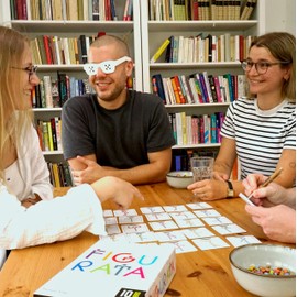 10 TEN TRADERS Figurata Action-packed Family Game for Large and Small Groups - The Creative Party Game for Adults and Children from 6 Years - As a Gift for Birthday or Gift Game