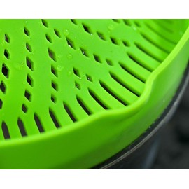 WeTest Heat Resistant Silicone Pot Strainer, Clip on Pots Pans, Pan Strainer for all Pots and Bowls - Green
