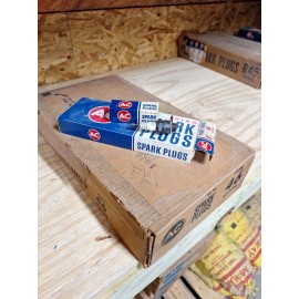 AC Spark Plugs (8)....'NOS’ AC-type 46 Spark Plugs w/Green Rings.GM #1559494.Made in USA