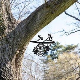 WADORN Metal Beehive Outdoor Tree Decor, Honey Bees Garden Tree Silhouette Stakes Insects Outdoor Ornaments Gift Beehive Outdoor Tree Ornaments for Yard Art Outdoor Patio Lawn Wall Tree Ornaments