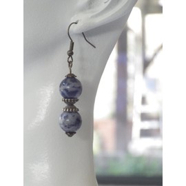 Ohrringe aus blauen Jaspisperlen und antiken bronzefarbenen tibetischen Perlen