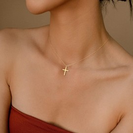 Gold Cross Necklaces for Women Girls, Dainty Gold Cross Choker Necklace for Women Simple Small Gold Cross Pendant Neckalce Jewelry for Women Girls Gift