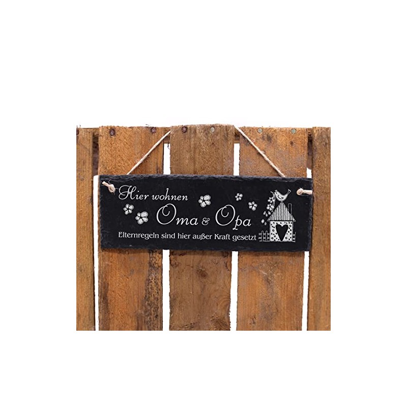 Sign with German Text "Hier wohnen Oma & Opa Elternregeln