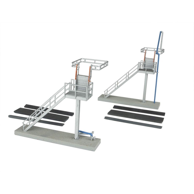 Walthers SceneMaster Four Modern Loading Racks