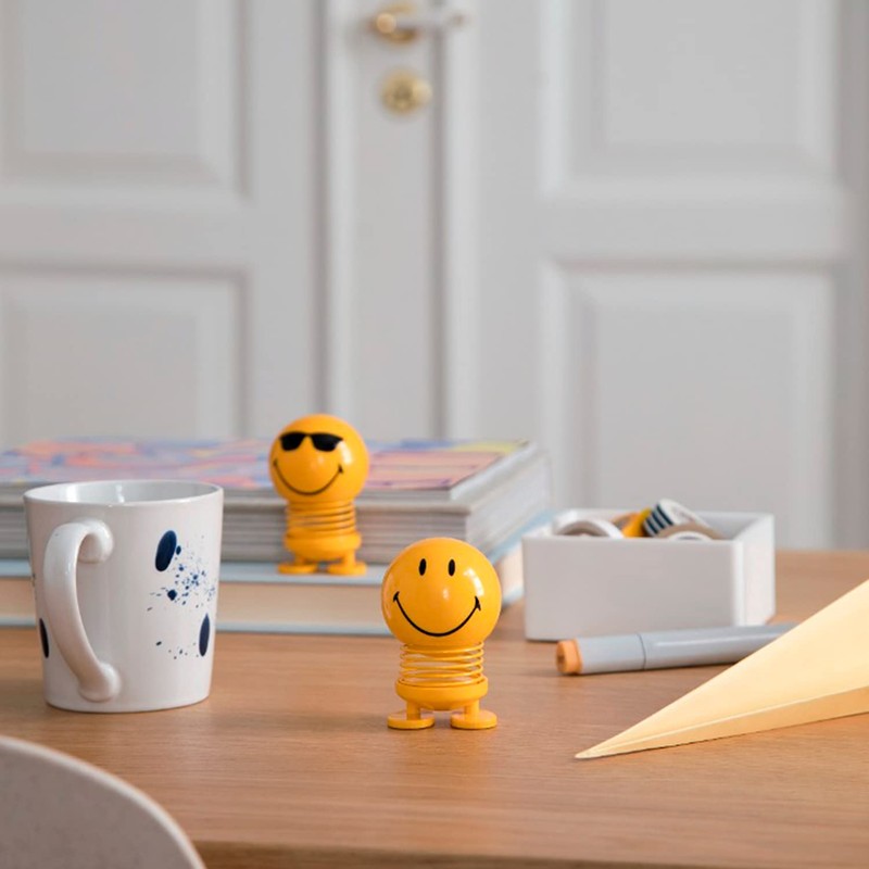 Hoptimist - Skandinavisches Design - Small Smiley Love - Wackelfigur